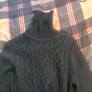 Green turtle neck sweater